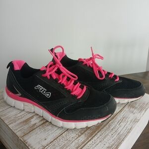 Fila Women's Black and Pink Running Shoes